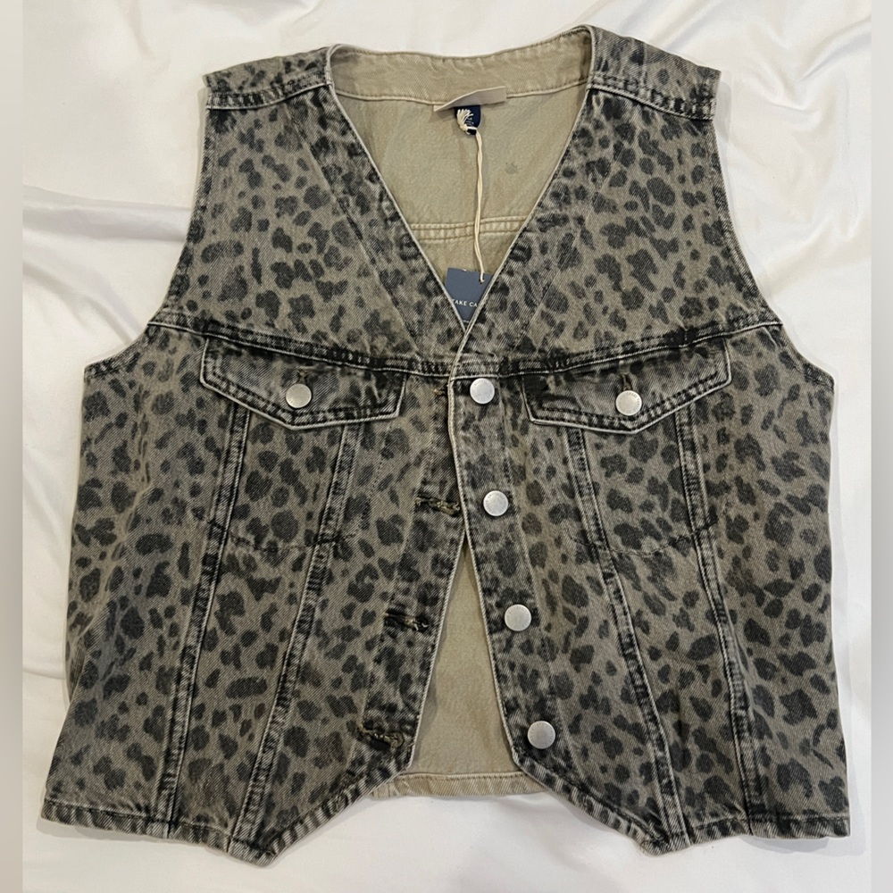 NWT UNIVERSAL THREAD ANIMAL PRINT DENIM VEST
